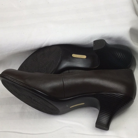 Softspots Women's Brown Pumps - Picture 8 of 8
